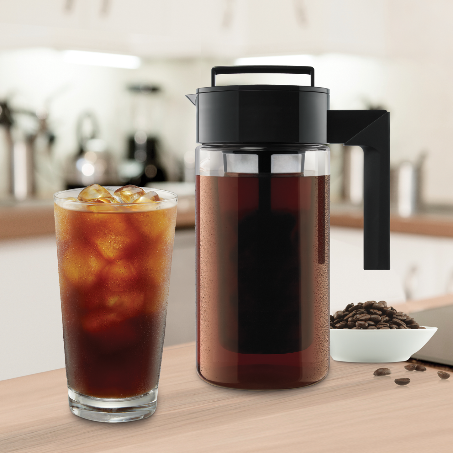 cold-brew-coffee-maker-l6 10310-ColdBrewCoffeeMaker-1qt-lifestyle2.png