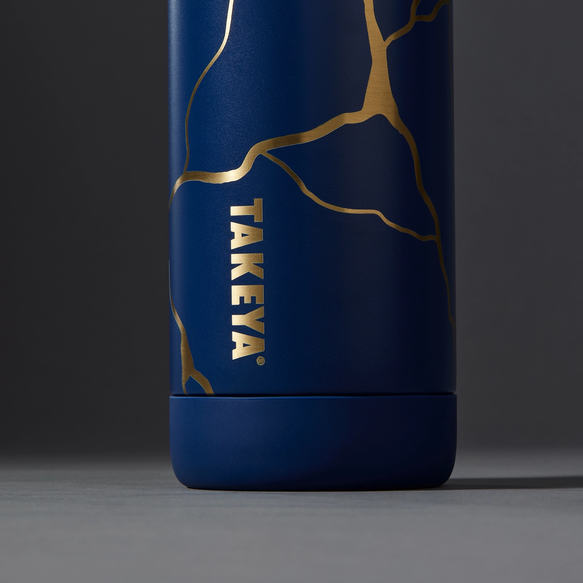 kintsugi-water-bottle-with-spout-lid-j7 51390-TK_HO25_Kintsugi_Takeya9241_Crop.png